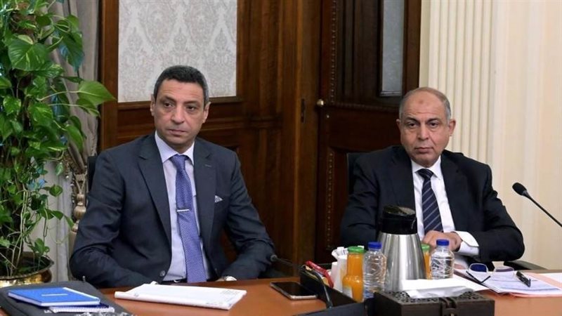 محافظ المنيا خلال