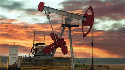 النفط يتراجع مع انحسار تهديد عاصفة في أمريكا