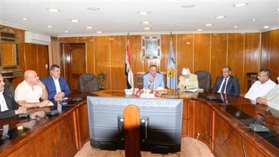 محافظ أسيوط يوجه بفتح منافذ لبيع اللحوم والخضروات بأسعار مخفضة بالمراكز والأحياء 