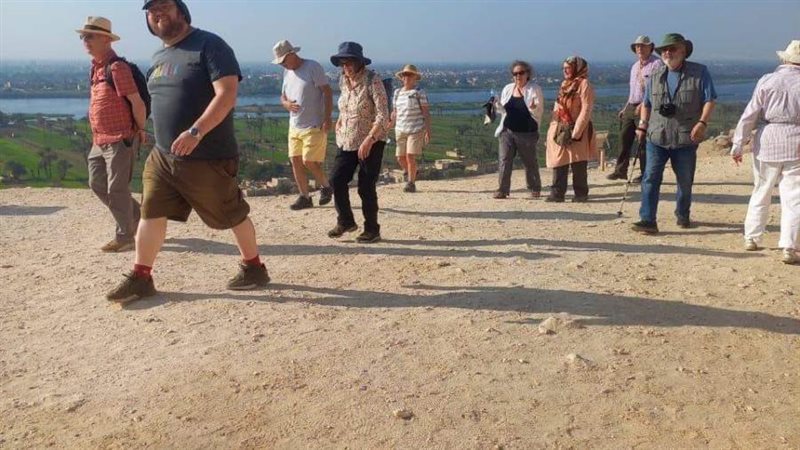 وفود سياحية تزور