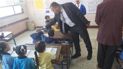 وكيل التربية والتعليم بأسيوط يتفقد بعض المدارس بمركز أسيوط للاطمئنان على العملية التعليمية