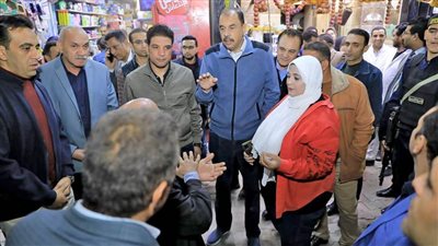 محافظ سوهاج يتفقد سير العمل بعدد من المشروعات الخدمية ويقود حملة مكبرة على المحال التجارية