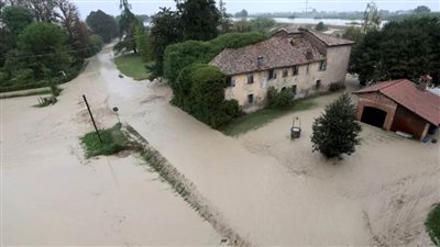فيضانات عارمة تضرب صقلية التي تعلق الدراسة