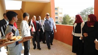 جولة ميدانية تفقدية لمحافظ الوادي الجديد بمركزي الداخلة والفرافرة 