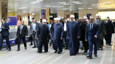 بعد قطع زيارته لأذربيجان.. شيخ الأزهر يعود لأرض الوطن لتلقي العزاء في شقيقته