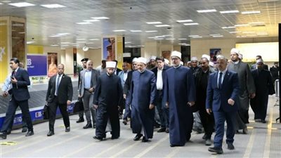 طائرة خاصة تقل وفدًا إماراتيًا تصل مطار الأقصر لتقديم العزاء لشيخ الأزهر