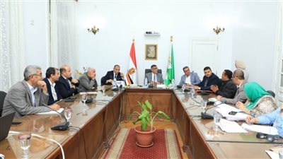 محافظ الجيزة يواصل لقاءاته  مع المواطنين لبحث الطلبات والشكاوى المقدمة منهم