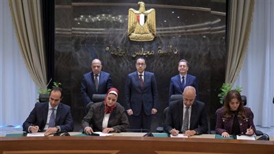 رئيس الوزراء يشهد توقيع مذكرتي تفاهم لانتاج الكهرباء من الطاقات الجديدة والمتجددة (شمسي و رياح) 