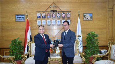 رئيس جامعة بنها يستقبل وفد جامعة ووهان للتكنولوجيا بالصين