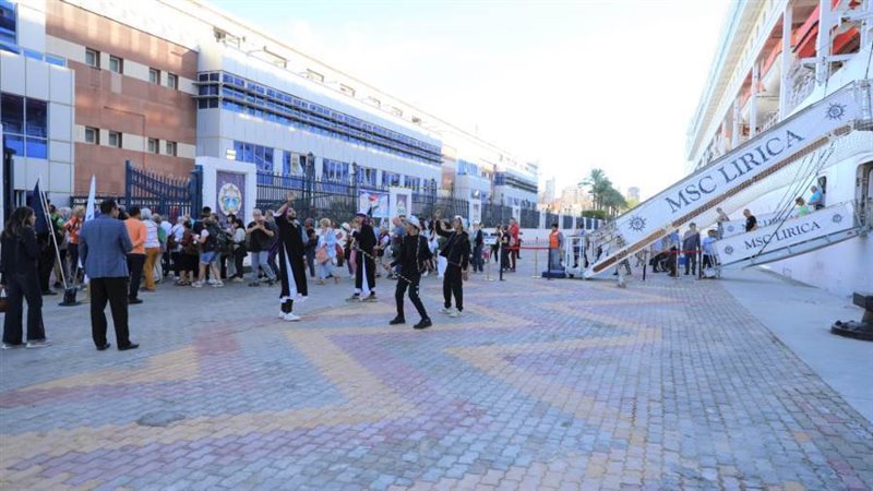 وصول السفينة السياحية