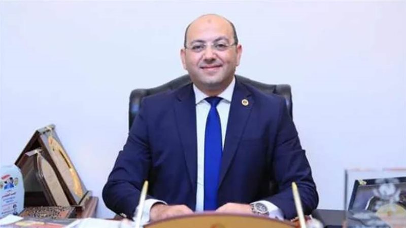 الدكتور أحمد العطيفي