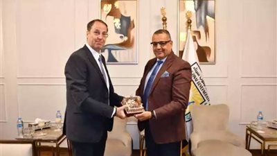 محافظ جنوب سيناء يبحث تنشيط السياحة الدينية اليونانية إلى سانت كاترين