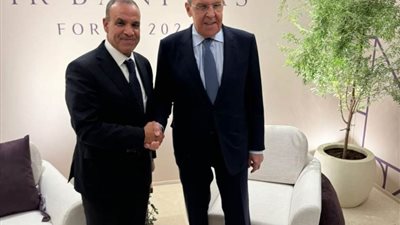 وزير الخارجية ونظيره الروسي يؤكدان أهمية استمرار وتيرة التنسيق في ضوء توجيهات قيادتي البلدين