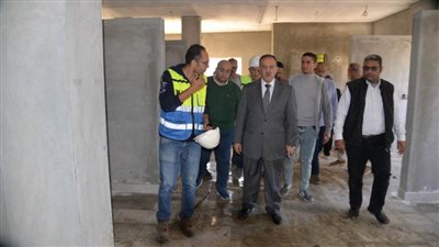 محافظ أسيوط يتابع تشطيبات مشروع إنشاء موقف نموذجي لسيارات الأجرة وسوق حضري بأبنوب