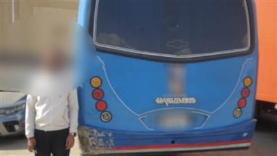  تفاصيل تداول قيام قائد حافلة نقل جماعي بوضع ملصق خادش للحياء