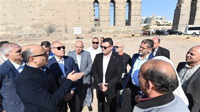 وزير الإسكان ومحافظ القاهرة يتفقدان مشروع تطوير 