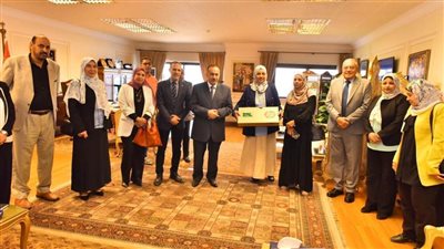 محافظ أسيوط يسلم جهاز 