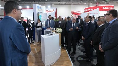 رئيس الوزراء يتفقد جناح وزارة التعليم العالي والبحث العلمي 