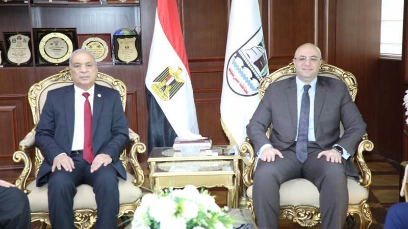 محافظ بني سويف يستقبل