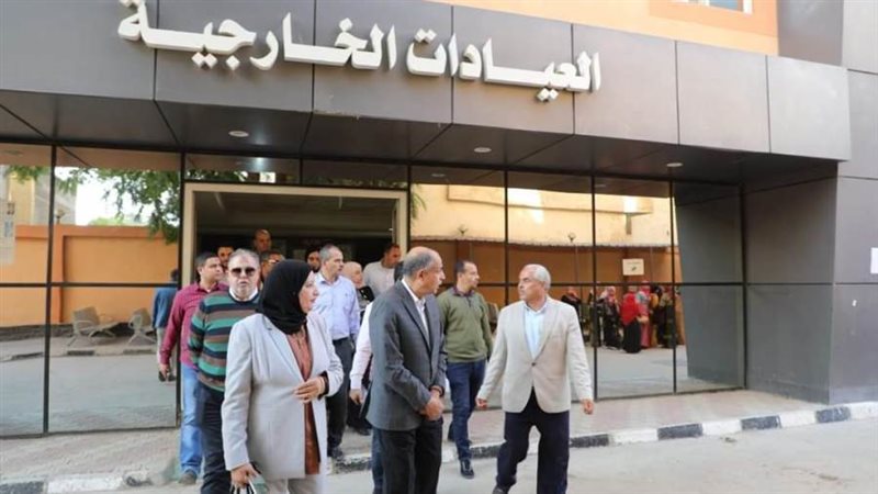 محافظ المنيا بمستشفى
