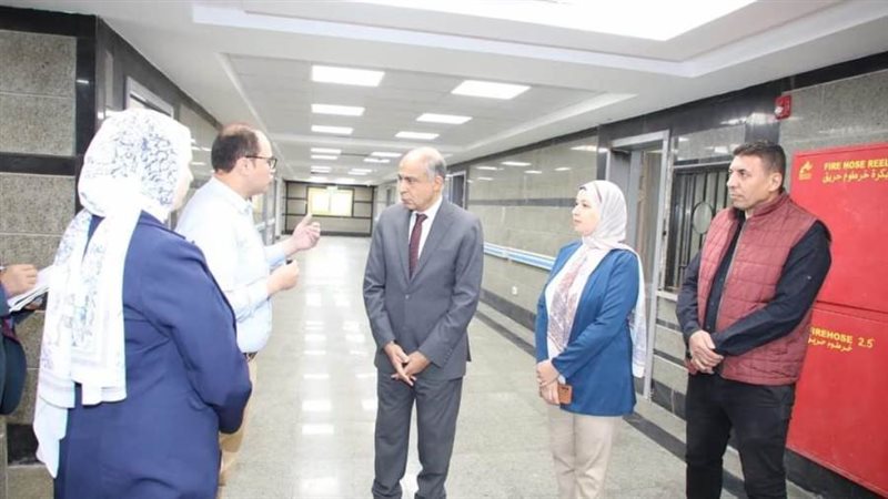 محافظ المنيا خلال