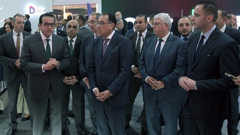 خالد عبدالغفار يستعرض