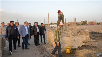 محافظ الدقهلية يتفقد أعمال غلق طريق المطرية بورسعيد أمام النقل الثقيل