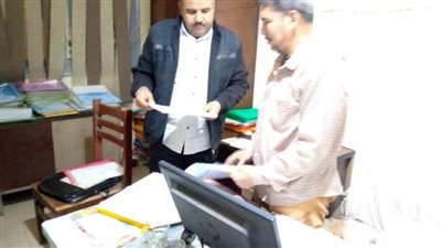 رئيس مركز ساحل سليم يتابع سير العمل بوحدة المتغيرات المكانية والأمانة الفنية للتصالح