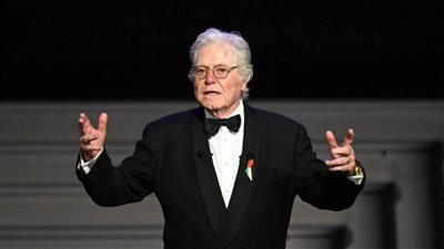 حسين فهمي للصحفيين الدوليين: مهرجان القاهرة السينمائي صوت قوي لدعم القضية الفلسطينية