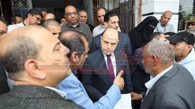 محافظ كفر الشيخ يلتقي المواطنين ويؤكد التواصل المباشر معهم