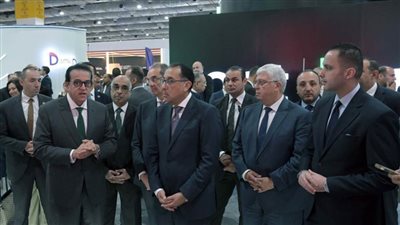 رئيس الوزراء يتفقد أجنحة عدد من الشركات الخاصة بمعرض ومؤتمر مصر الدولي للتكنولوجيا