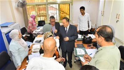 بسبب ضربها وسحلها للتلاميذ.. إحالة معلمة للتحقيق بأسيوط 