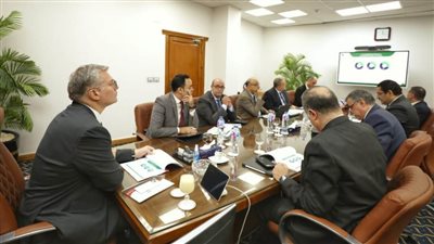 وزير البترول والثروة المعدنية يعقد اجتماعًا لمتابعة نشاط تحويل السيارات للعمل بالغاز كوقود 