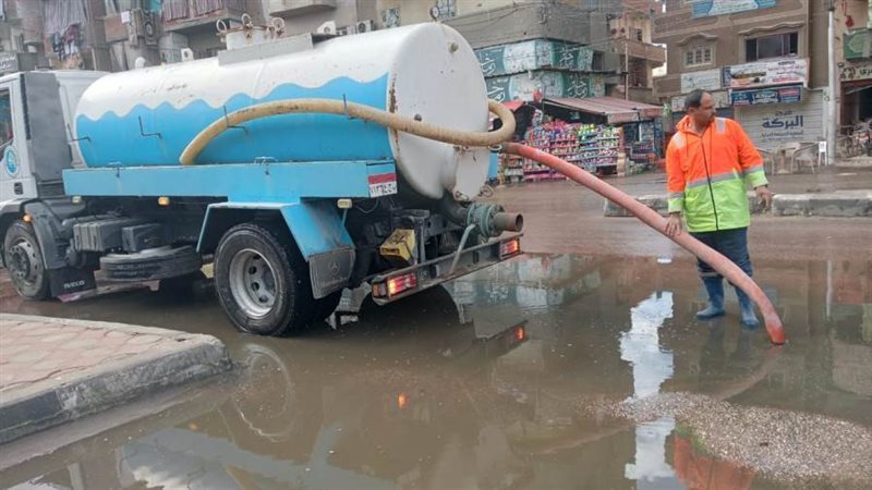 جانب من رفع مخلفات