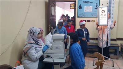الكشف على 345 حالة بقافلة جامعة بنها لأمراض العيون بمعهد الخصوص الأزهري