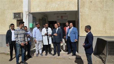 محافظ أسيوط يفاجئ العاملين بمركز صحة الأسرة بقرية علوان