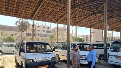 محافظ أسيوط يفتح باب التقدم للحصول على خطوط سير جديدة للسيارات السيرفيس والتاكسي