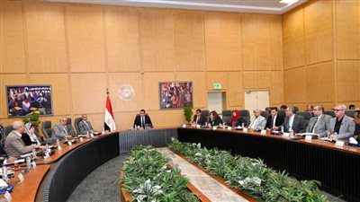   وزير الإسكان يتابع موقف وحدات 