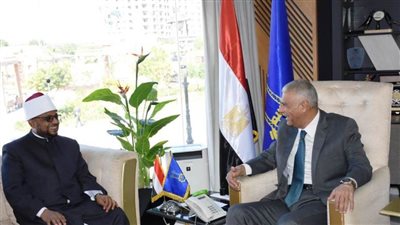محافظ أسوان يلتقي بالأمين العام لمجمع البحوث الإسلامية.. ويشيد بالجهود المتميزة للأزهر الشريف