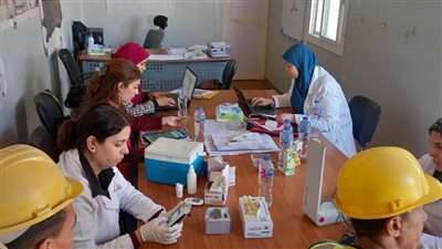 محافظ أسيوط: توقيع الكشف الطبي على 50 عاملا من العمالة غير المنتظمة 