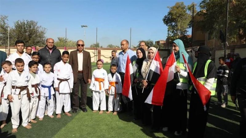 محافظ المنيا بمركز