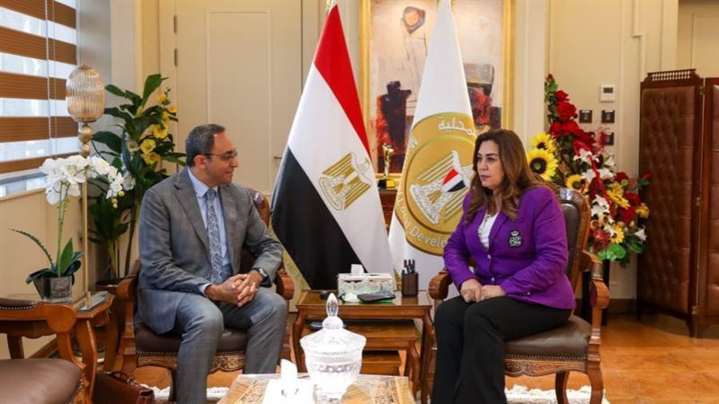 د.منال عوض تلتقي