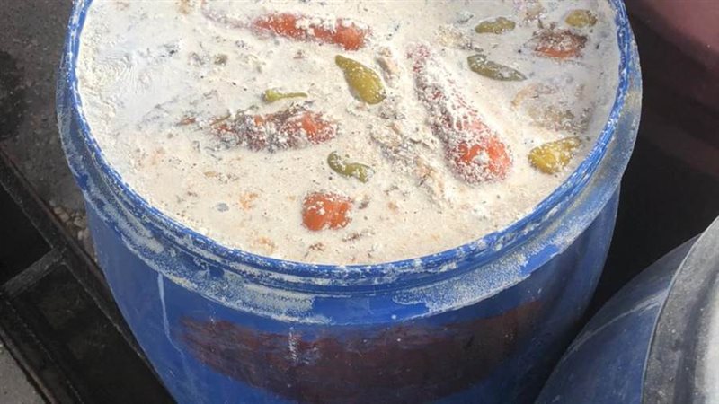 ضبط مخللات فاسدة