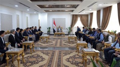 رئيس الوزراء يلتقي وفدا من مؤسسة رجال الأعمال المصريين الصينيين