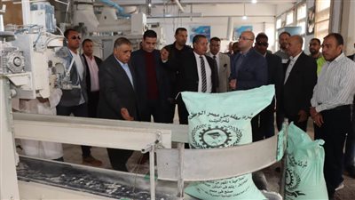 محافظ بني سويف يتفقد منظومة العمل بمجمع مطاحن شركة مصر الوسطى