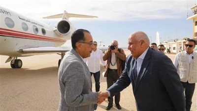 رئيس الوزراء يتفقد مشروعات تنموية ويوجه بالإسراع في تنفيذها بمحافظة الوادي الجديد