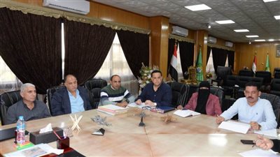 محافظ الإسماعيلية يبحث عددًا من الموضوعات الخاصة بالخدمات المرورية بالإسماعيلية