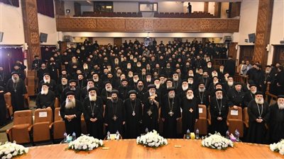أساقفة وكهنة الإسكندرية يحتفلون بالعيد الـ ١٢ لتجليس البابا تواضروس