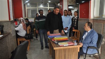 محافظ أسيوط يتفقد سير العمل بالمركز التكنولوجي لخدمة المواطنين بمركز الفتح