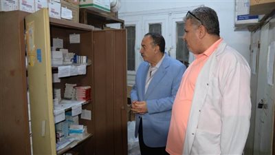 محافظ أسيوط يقرر إحالة 6 أطباء للتحقيق خلال جولة مفاجئة في الرابعة فجرًا لمستشفى ديروط المركزي